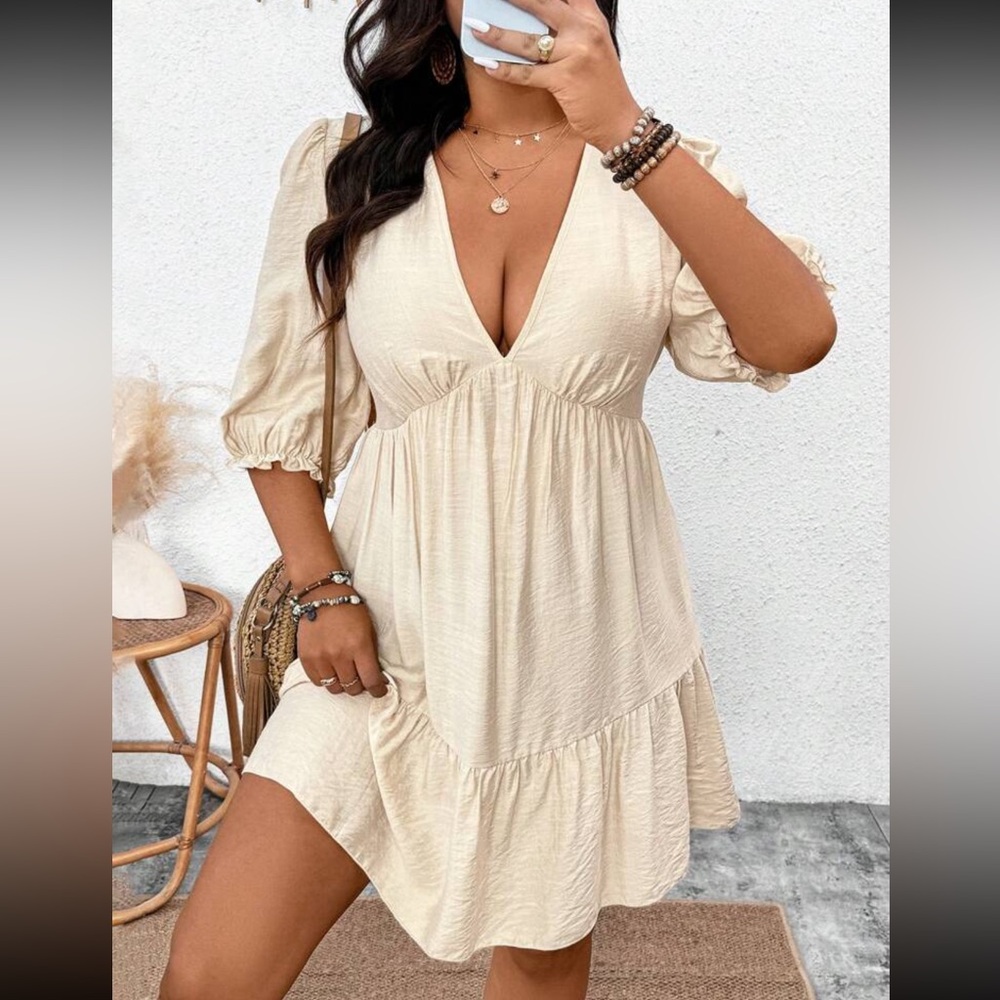 Plus Size Women Notched V-Neck
Lantern Sleeve Cake Dress